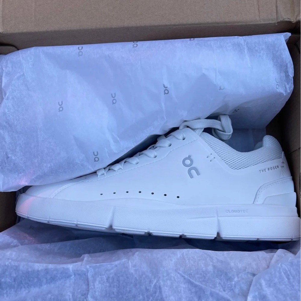 ON The Roger Advantage Womens Size US 8 Sneaker Court Tennis Shoe all white.
